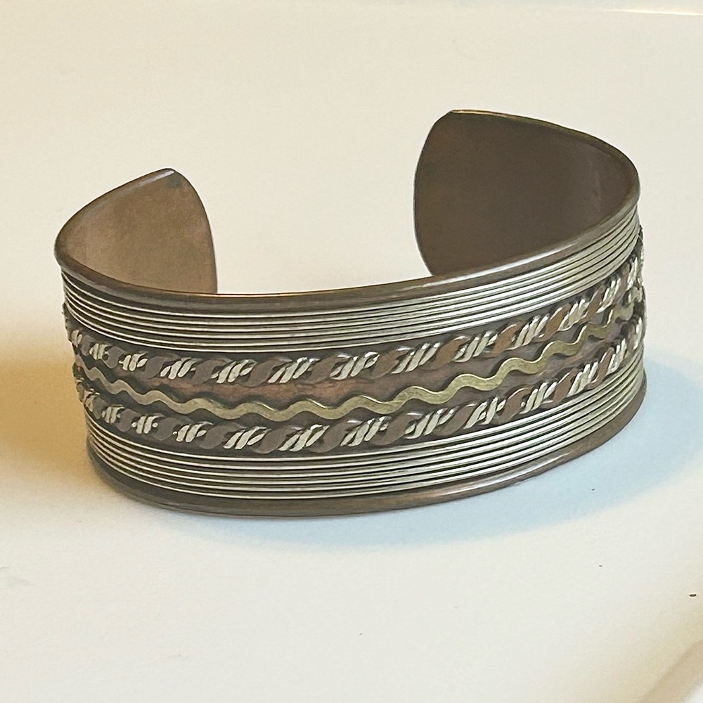 Vintage Handcrafted Twisted Copper and Gold Tone Cuff Bracelet Boho jewelry - Picture 5 of 10
